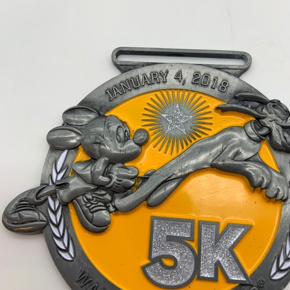 Disney Walt Disney World Mickey & Pluto 5K January 2018 Pewter Medal - Picture 3 of 9